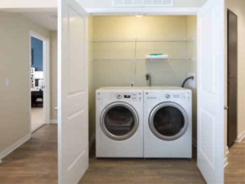 洗衣间 500x375 - 尔湾豪华公寓