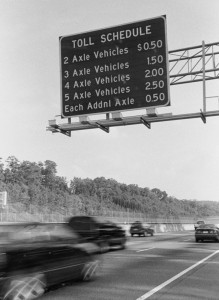 收费牌 219x300 - 美国高速公路收费吗？怎么收？