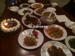 a8a11ba9jw1ekpweatmxuj20m80go40j 300x224 - 赴美生子的孕妈在美国过生日晚餐好丰盛