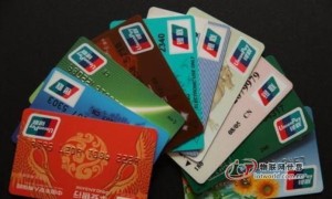 616a84fc3f9bf2e1fe1 300x180 - 办理美国银行卡，好处多多