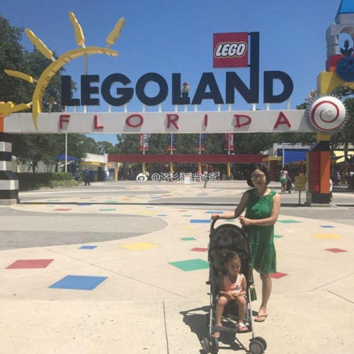 a8a11ba9gy1fmxp6z01qkj20y90y97wh 500x500 - 福建客人带大宝赴美等待美国代孕宝宝出生