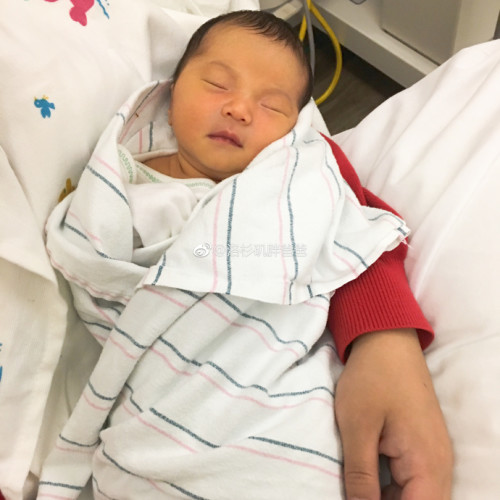 a8a11ba9gy1fncx2w6cvmj22c02c0b2f 500x500 - 恭喜赴美生子南京客人在芳泉谷医院顺利生产