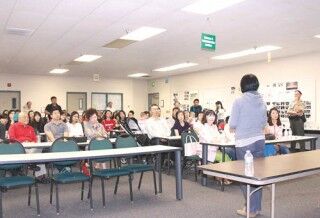 QQ图片20150402103017 - 罗兰岗华人被抢案连发难容忍 市民赴警局求改善