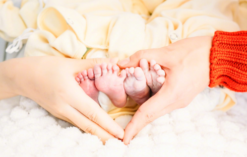 微信截图 20180201181850 - 谢娜双胞胎女儿诞生美国试管婴儿圆你双胎梦